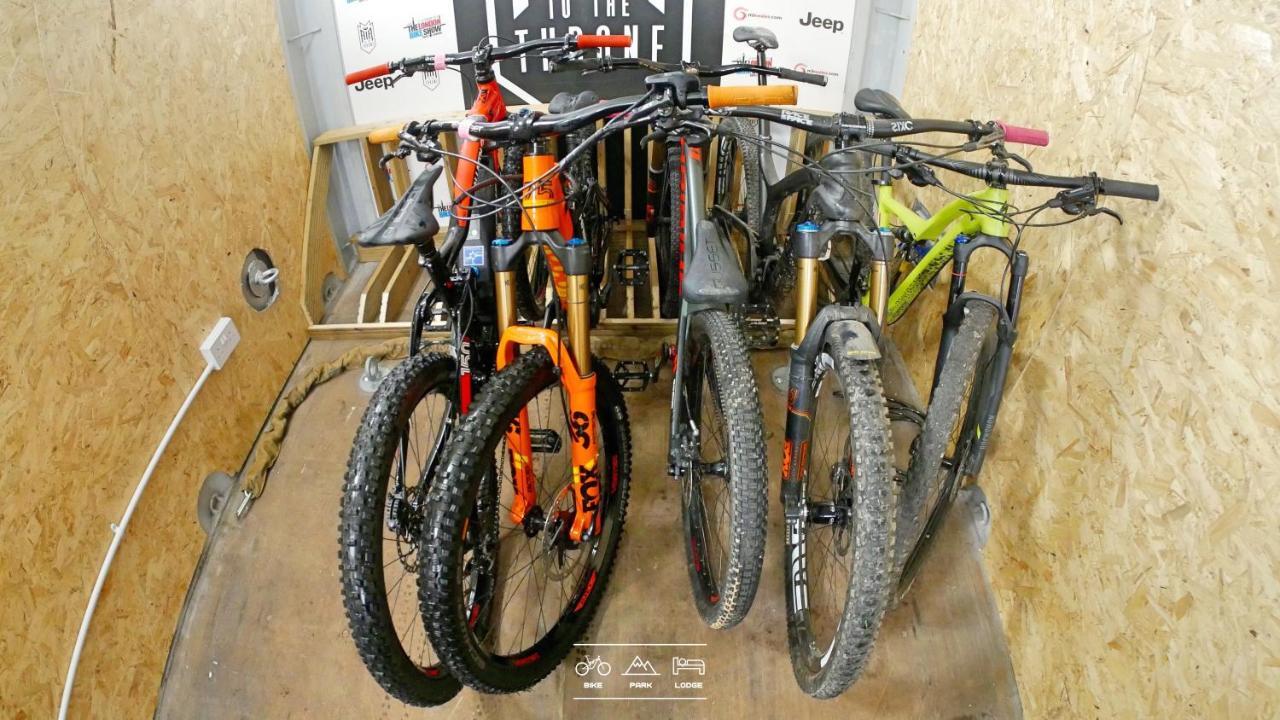 Bike Park Lodge Merthyr Tydfil Eksteriør billede